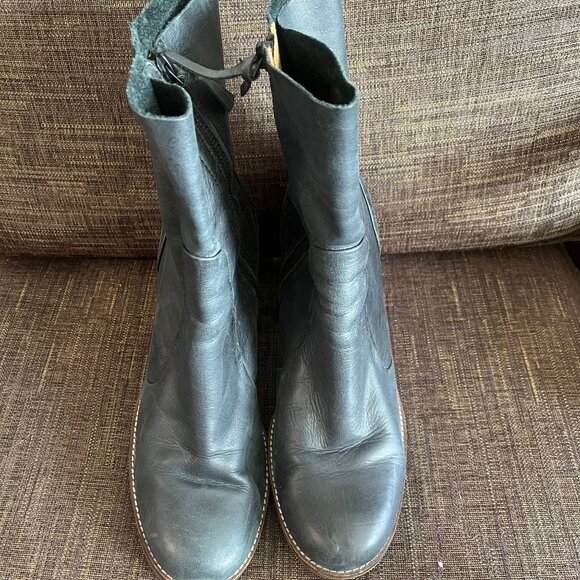 LATIGO Leather Navy Blue, Wooden Heel, Ankle Boots Size 10 - Picture 2 of 7